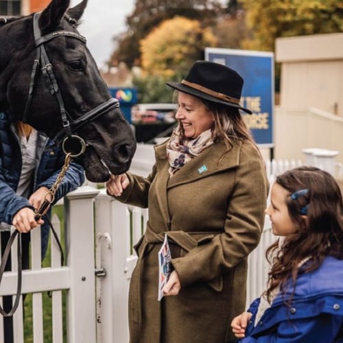 Children meeting retired racehorse Side Glance
