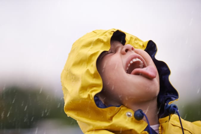 ☔ Top Rainy Day Activities for Kids in the UK – Stay Dry, Have Fun & Save Big