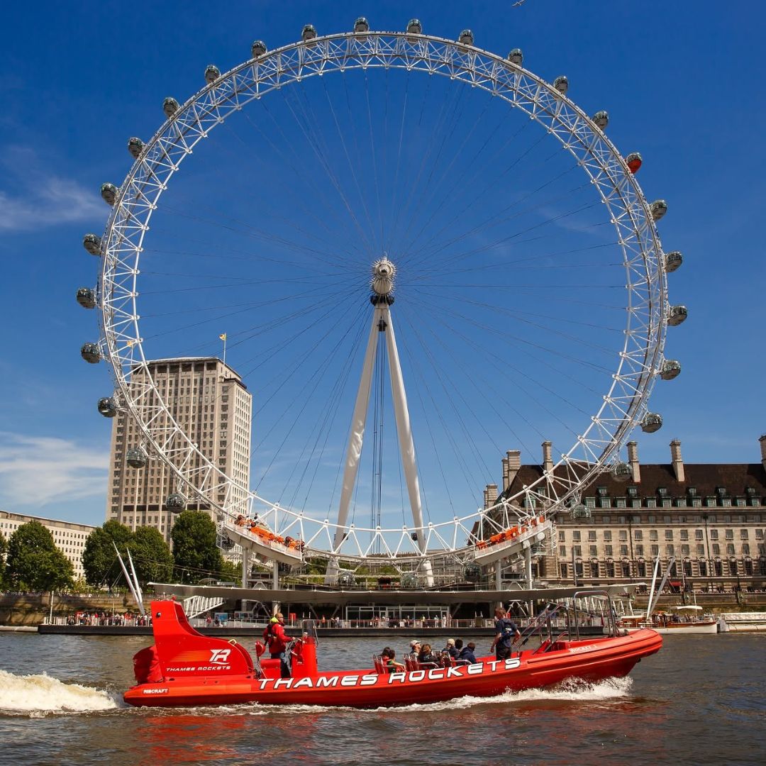 Thames Rockets passing the London Eye