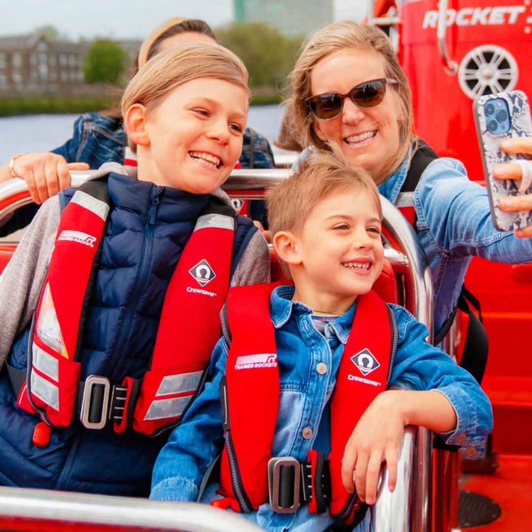 Children enjoying Thames Rockets boat tour