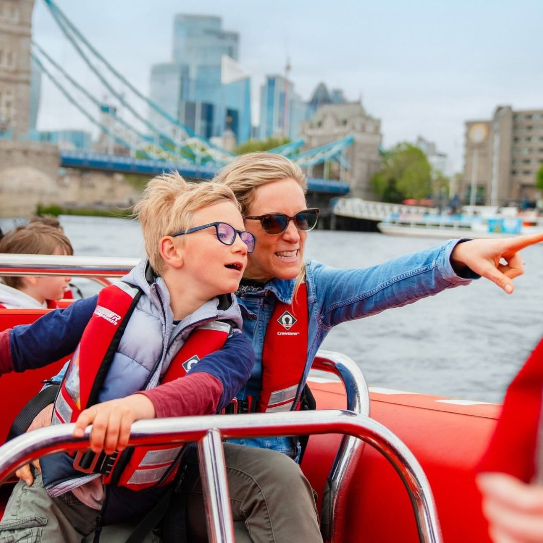 London sightseeing with Thames Rockets