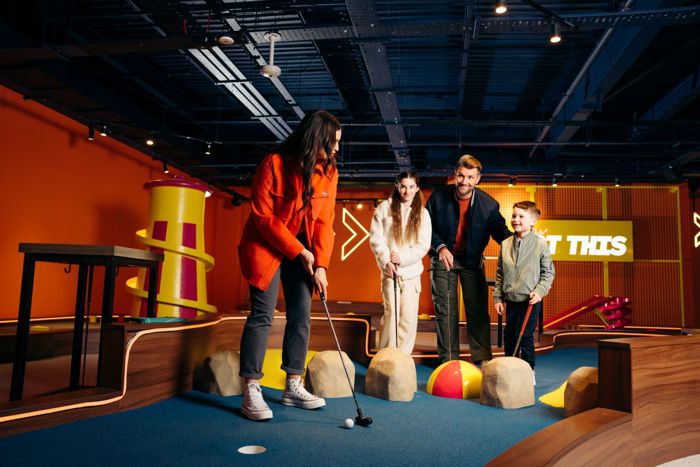 Hollywood Bowl Putt & Play